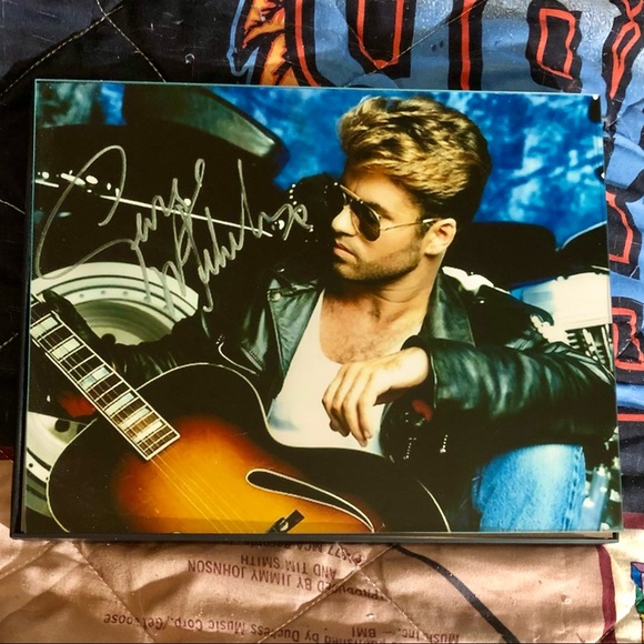 GEORGE MICHAEL SIGNED 8X10 Framed Photo and Guitar - Picture 1 of 5